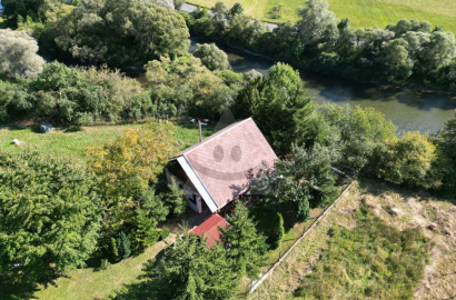 Rekreačný  dom s krásnym výhľadom a stavebným pozemkom v obci Švošov