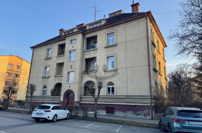 Priestranný 4-izbový byt na ulici A.Bernoláka – ideálny na úpravu podľa vašich predstáv