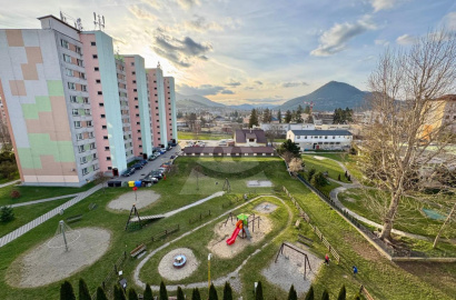 Slnečný 2-izbový byt s loggiou v obľúbenej lokalite Bystrická cesta, Ružomberok