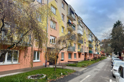 Apartment in original condition suitable for reconstruction - great investment opportunity, Š.Moyzesa Street